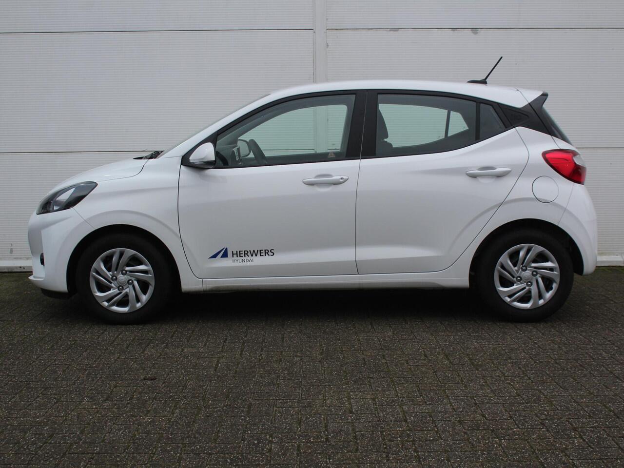 Hyundai I 10 1.0 Comfort Smart / Navigatie + Apple CarPlay & Android Auto / Achteruitrijcamera / Airco / Cruise Control / Bluetooth /