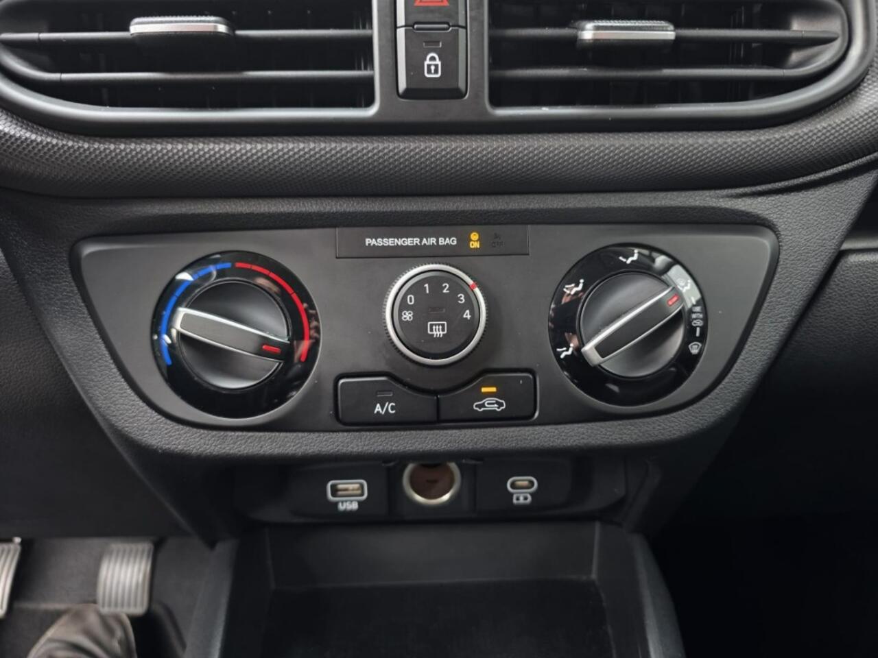 Hyundai I 10 1.0 COMFORT SMART TWO-TONE NAVI/CAMERA