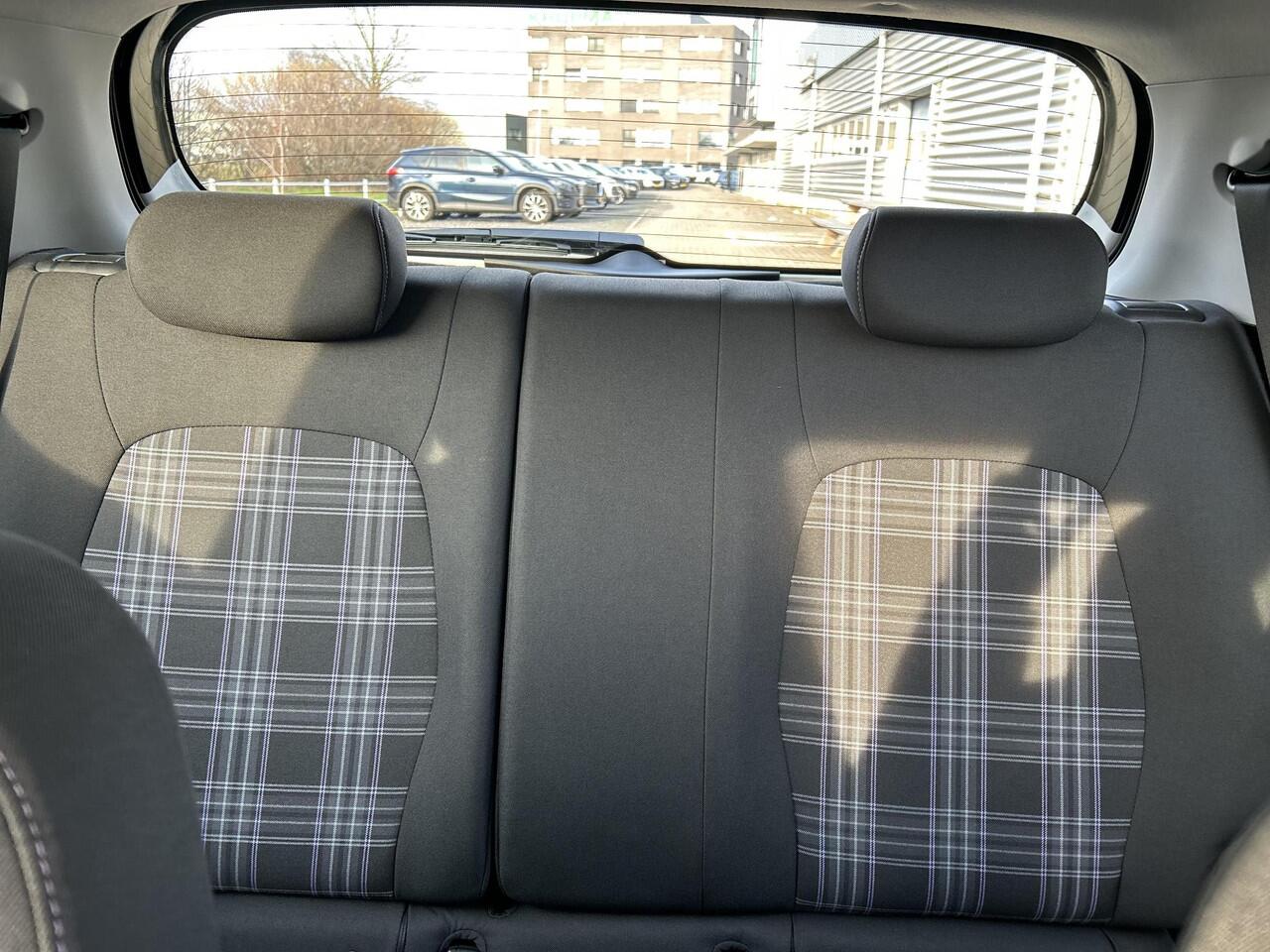 Hyundai I 10 1.0 Premium | Apple Carplay/Android Auto | Achteruitrijcamera | Climate control |Parkeersenoren achter|