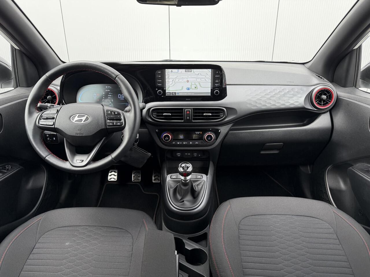 Hyundai I 10 1.0 T-GDI N Line 5-zits / 90 PK / Navigatie / Achteruitrijcamera / Climate & Cruise Control / Zwart Dakhemel / Stoel- & Stuurverwarming / Elek. Ramen Voor + Achter /