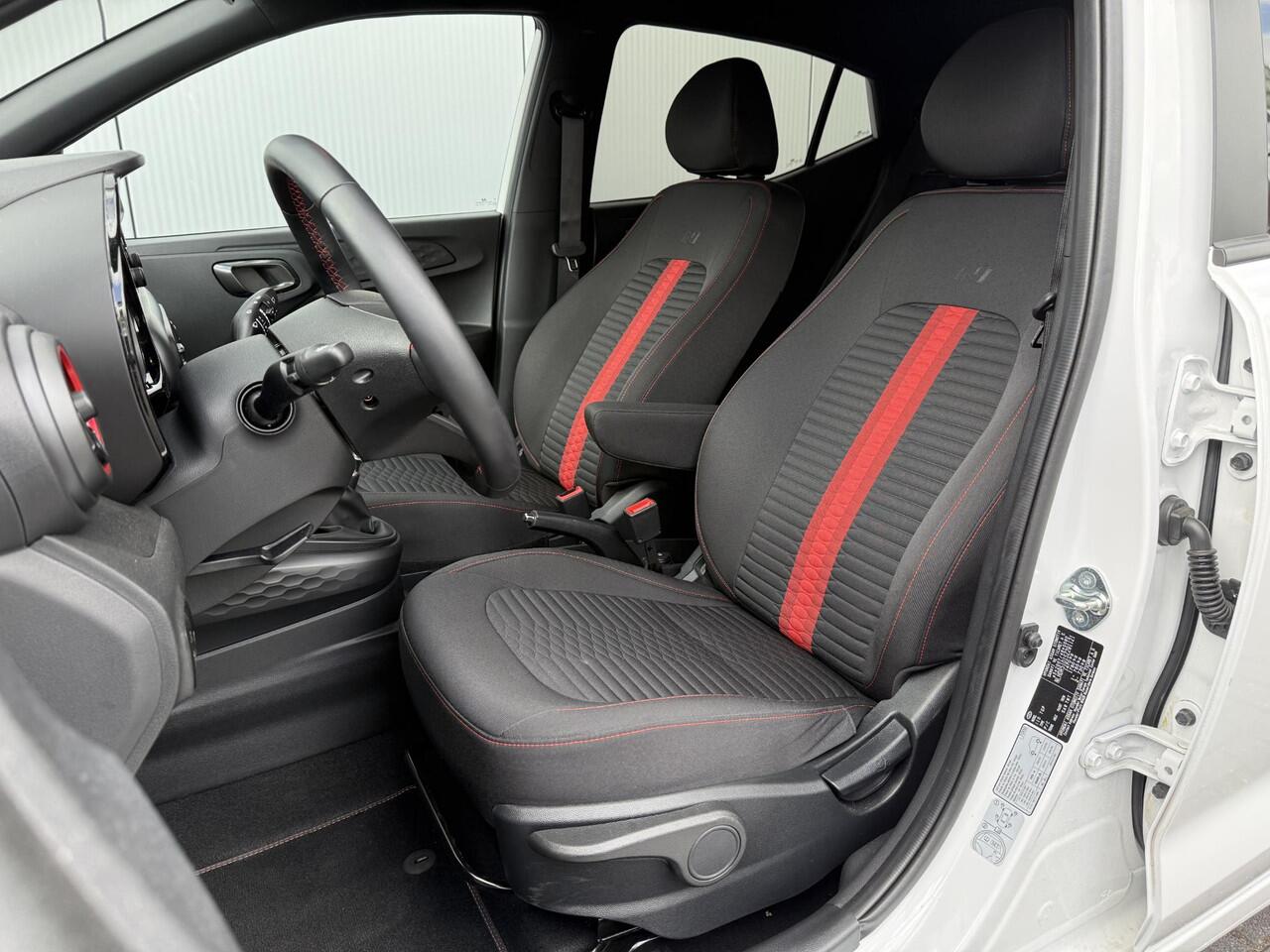 Hyundai I 10 1.0 T-GDI N Line 5-zits / 90 PK / Navigatie / Achteruitrijcamera / Climate & Cruise Control / Zwart Dakhemel / Stoel- & Stuurverwarming / Elek. Ramen Voor + Achter /