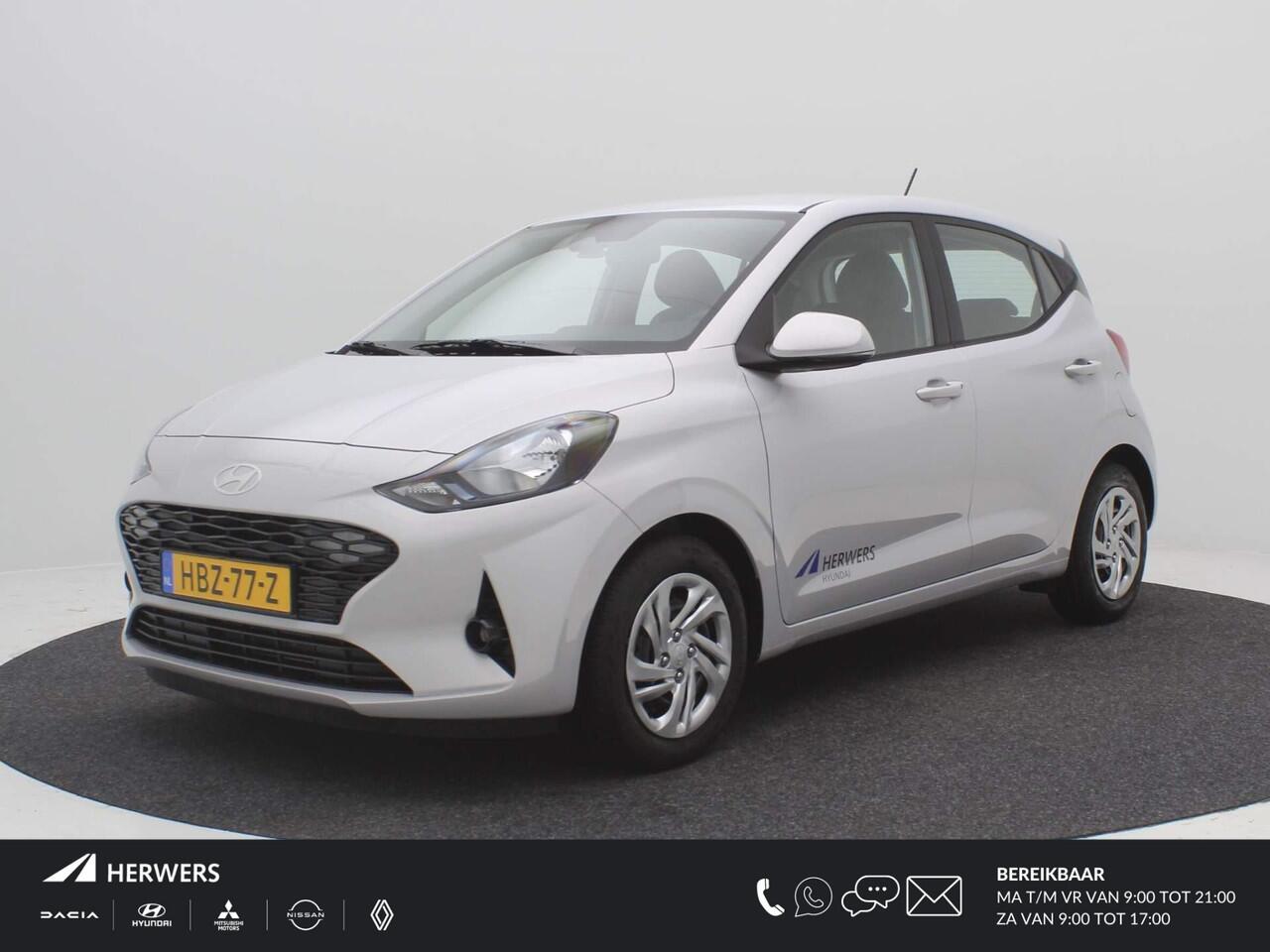 Hyundai I 10 1.0 Comfort Smart / Navigatie / Cruise Control / Airco / LED dagrijverlichting / Achteruitrijcamera / Parkeersensoren achter / Fabrieksgarantie t/m 25-01-2030 /