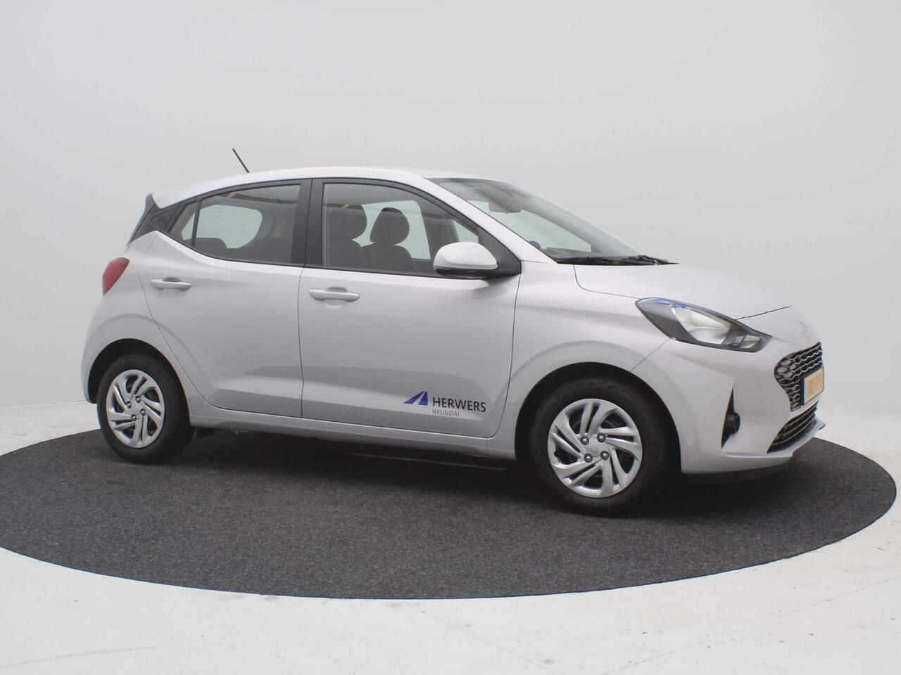 Hyundai I 10 1.0 Comfort Smart / Navigatie / Cruise Control / Airco / LED dagrijverlichting / Achteruitrijcamera / Parkeersensoren achter / Fabrieksgarantie t/m 25-01-2030 /