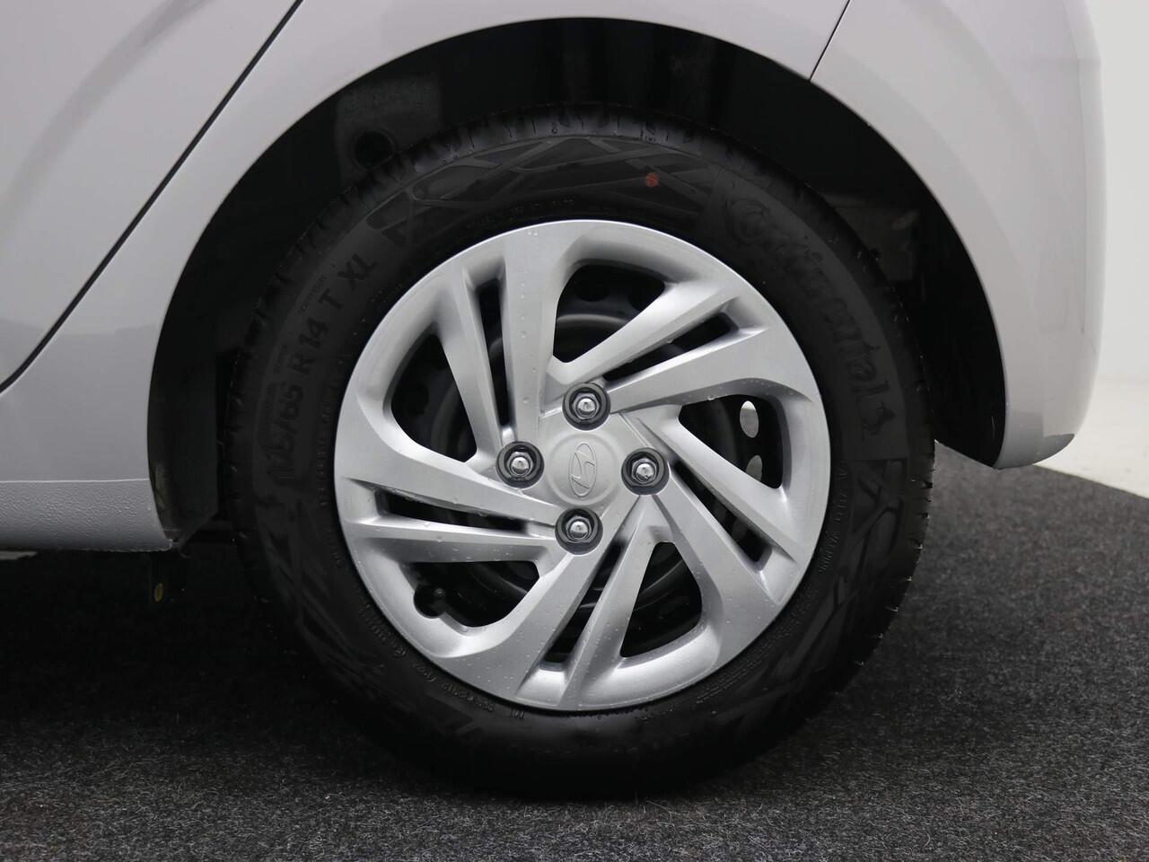 Hyundai I 10 1.0 Comfort Smart / Navigatie / Cruise Control / Airco / LED dagrijverlichting / Achteruitrijcamera / Parkeersensoren achter / Fabrieksgarantie t/m 25-01-2030 /