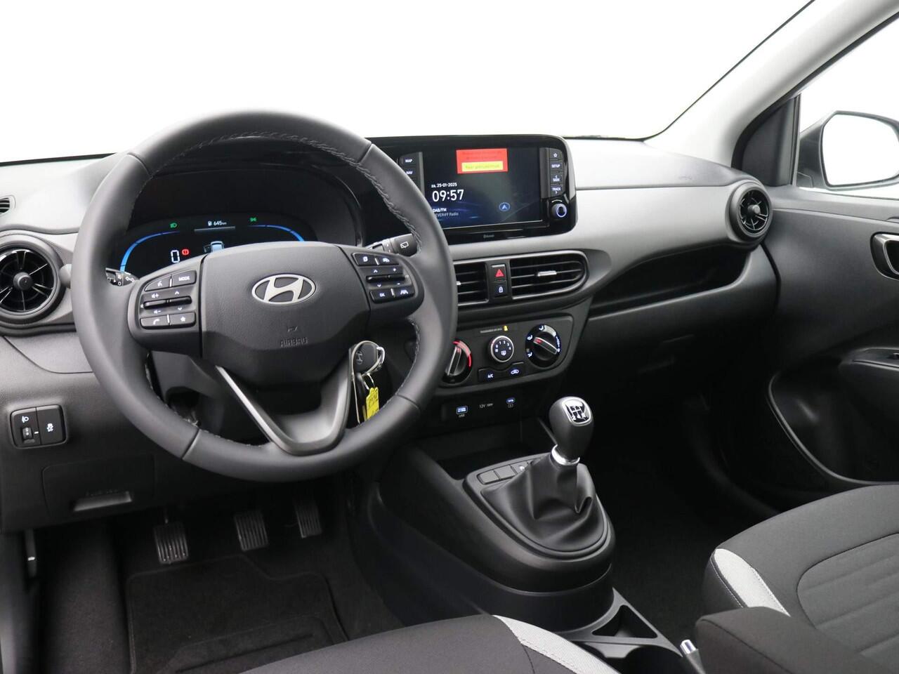 Hyundai I 10 1.0 Comfort Smart / Navigatie / Cruise Control / Airco / LED dagrijverlichting / Achteruitrijcamera / Parkeersensoren achter / Fabrieksgarantie t/m 25-01-2030 /