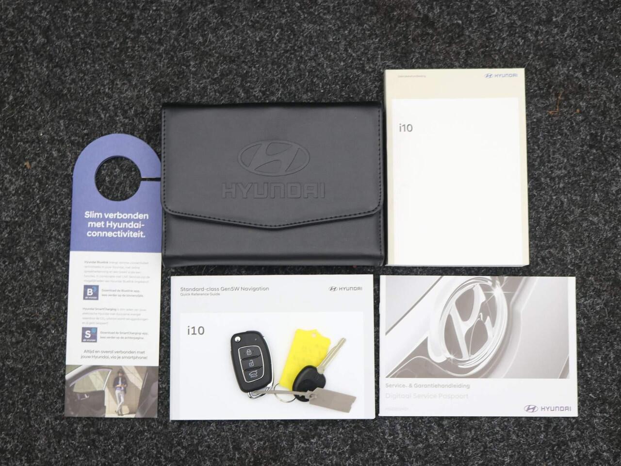 Hyundai I 10 1.0 Comfort Smart / Navigatie / Cruise Control / Airco / LED dagrijverlichting / Achteruitrijcamera / Parkeersensoren achter / Fabrieksgarantie t/m 25-01-2030 /