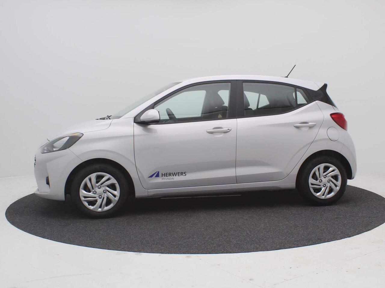 Hyundai I 10 1.0 Comfort Smart / Navigatie / Cruise Control / Airco / LED dagrijverlichting / Achteruitrijcamera / Parkeersensoren achter / Fabrieksgarantie t/m 25-01-2030 /