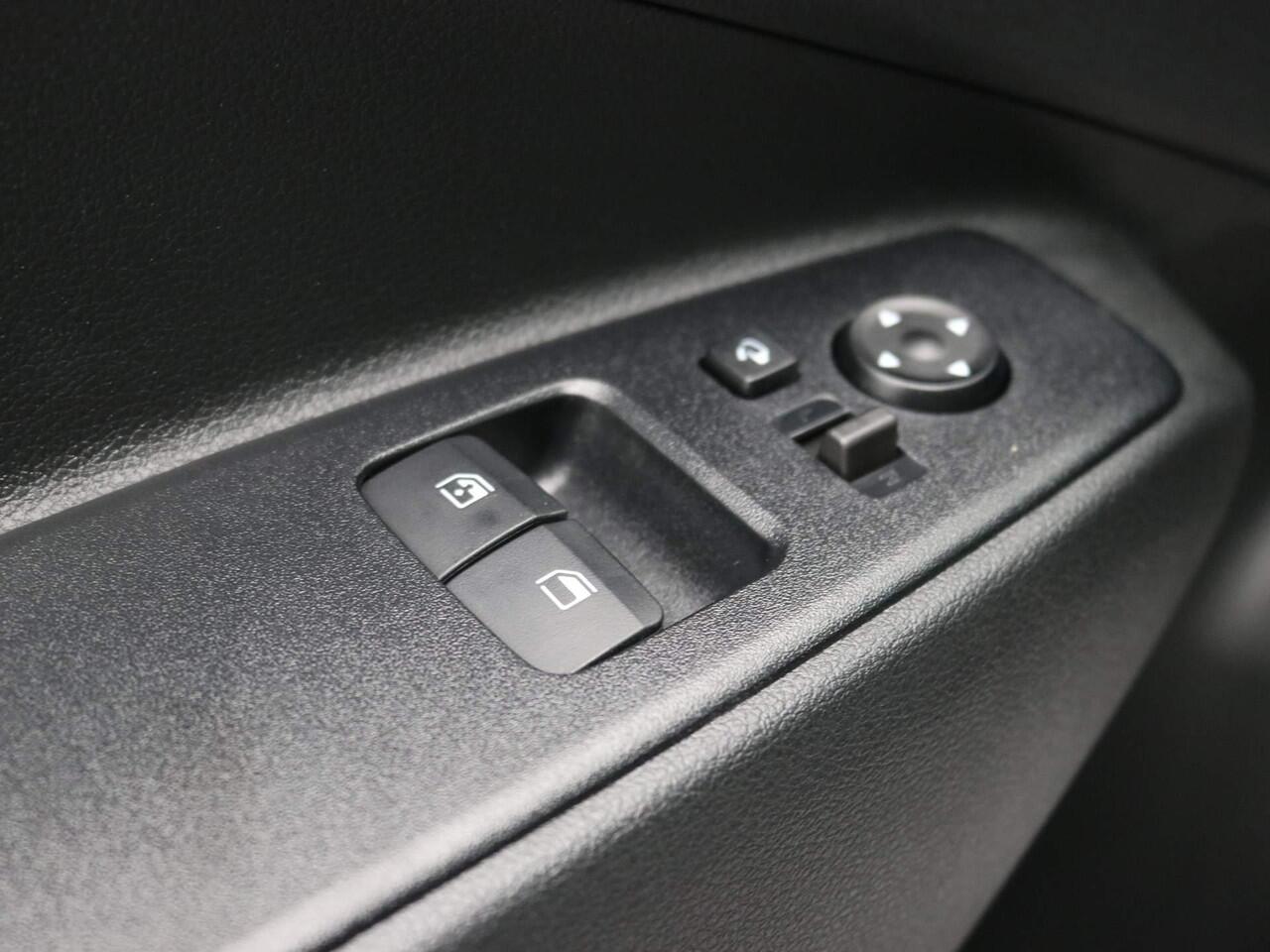 Hyundai I 10 1.0 Comfort Smart / Navigatie / Cruise Control / Airco / LED dagrijverlichting / Achteruitrijcamera / Parkeersensoren achter / Fabrieksgarantie t/m 25-01-2030 /