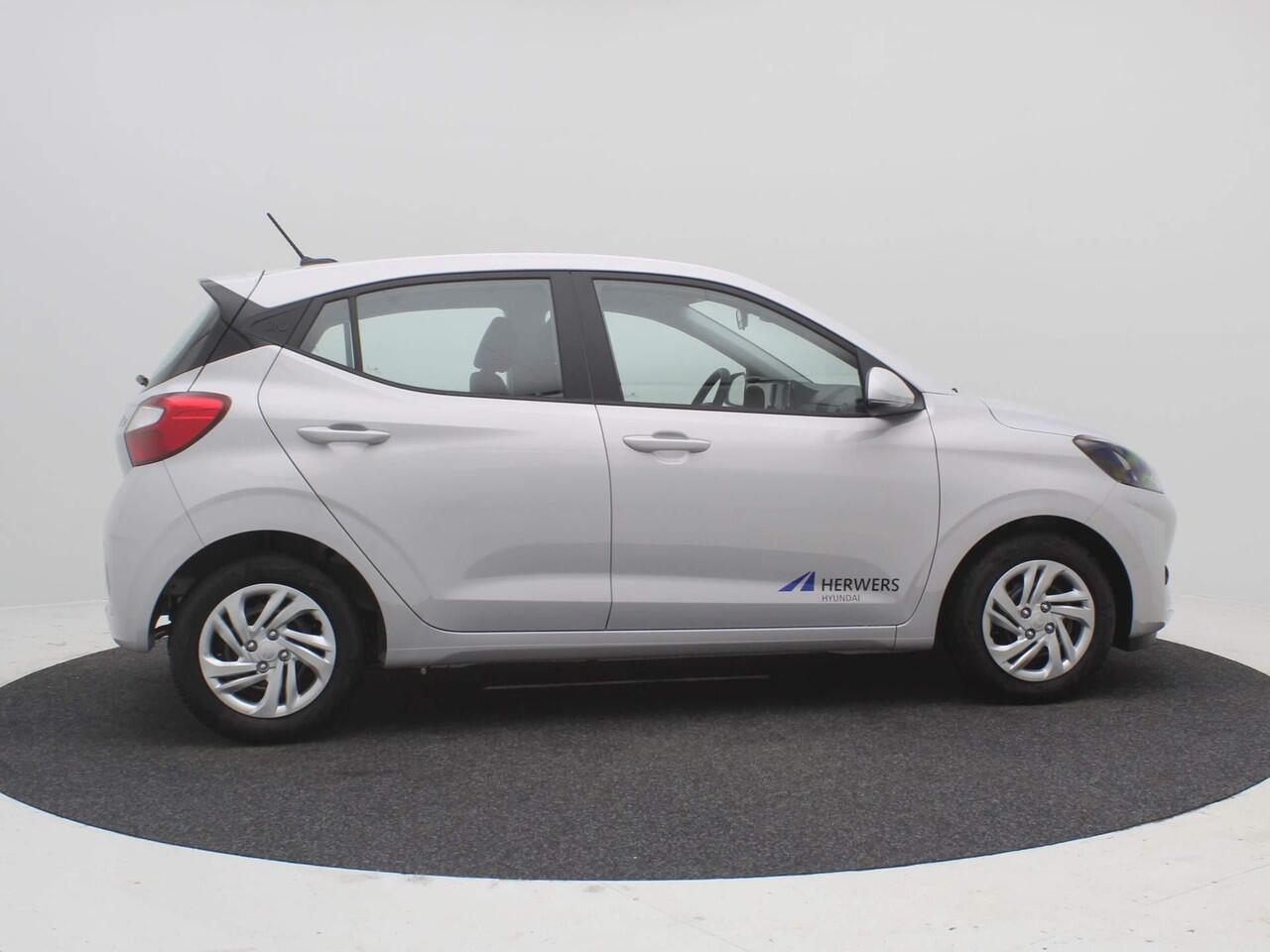 Hyundai I 10 1.0 Comfort Smart / Navigatie / Cruise Control / Airco / LED dagrijverlichting / Achteruitrijcamera / Parkeersensoren achter / Fabrieksgarantie t/m 25-01-2030 /
