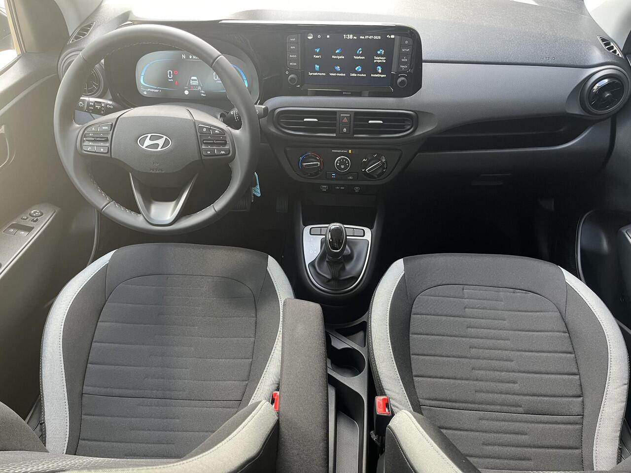 Hyundai I 10 1.0 67PK Comfort Smart 5-zits Automaat | Direct leverbaar | Camera | Geïntegreerde navigatiesysteem | Fabrieksgarantie 05-2030 |