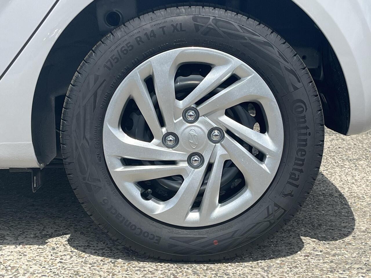 Hyundai I 10 1.0 67PK Comfort Smart 5-zits Automaat | Direct leverbaar | Camera | Geïntegreerde navigatiesysteem | Fabrieksgarantie 05-2030 |