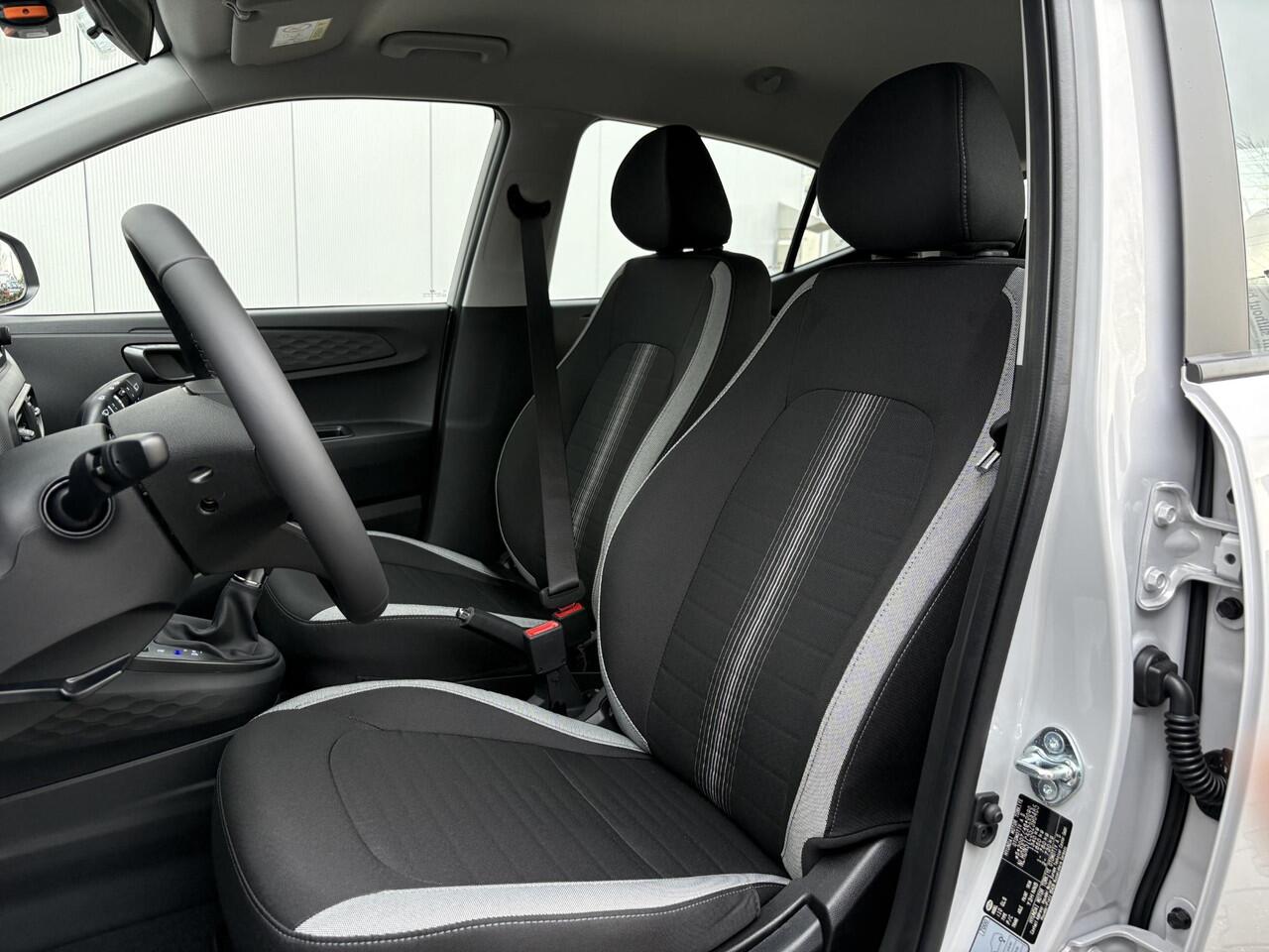 Hyundai I 10 Comfort Limited Automaat / Navigatie / Airco / Achteruitrijcamera / Snel Leverbaar! / Rijklaarprijs