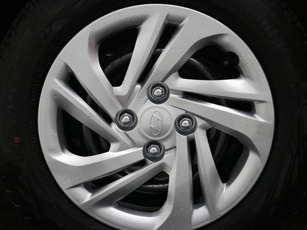 Hyundai I 10 1.0 AUTOMAAT Comfort Limited / ¤ 1.250,- Voordeel op de nieuwprijs / Prijs is rijklaar / Direct Leverbaar / Navigatie / Camera / Apple Carplay & Android Auto / Bluetooth / Airco /