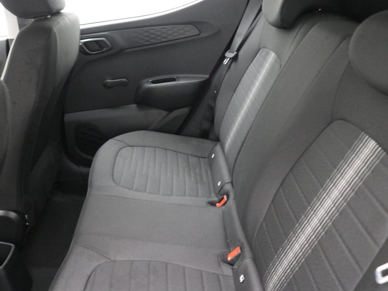 Hyundai I 10 1.0 AUTOMAAT Comfort Limited / ¤ 1.250,- Voordeel op de nieuwprijs / Prijs is rijklaar / Direct Leverbaar / Navigatie / Camera / Apple Carplay & Android Auto / Bluetooth / Airco /