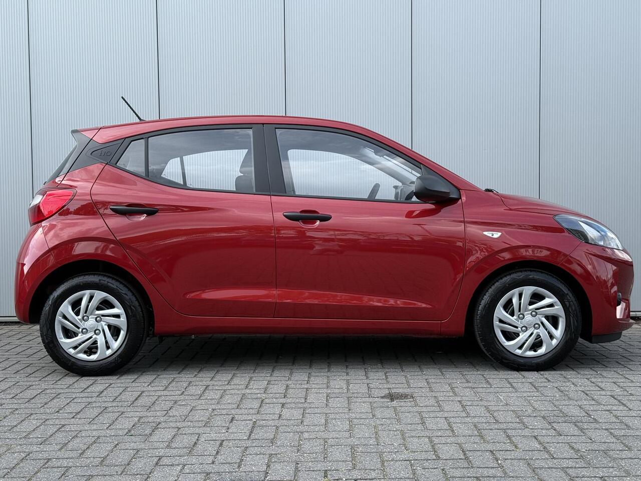 Hyundai I 10 1.0 Comfort / Navigatie / Achteruitrijcamera / Parkeersensoren Achter / Airco / Cruise Control / Snel Leverbaar! /