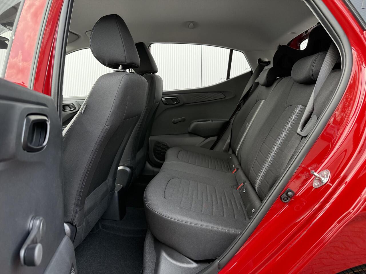 Hyundai I 10 1.0 Comfort / Navigatie / Achteruitrijcamera / Parkeersensoren Achter / Airco / Cruise Control / Snel Leverbaar! /