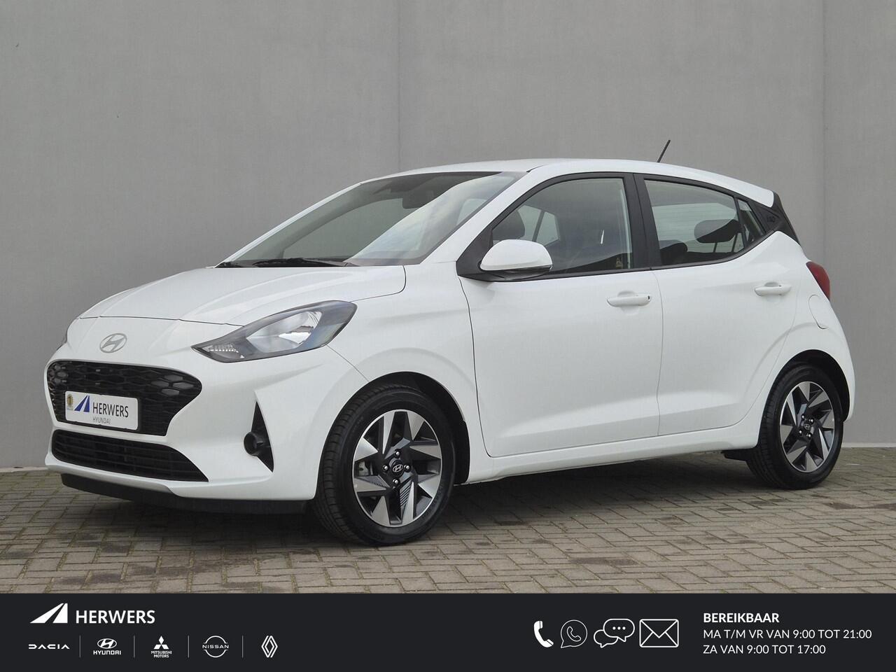 Hyundai I 10 1.0 Comfort Smart 5-zits Automaat / Fabrieksgarantie tot 04-2030 / Dealer onderhouden / Apple Carplay Android Auto / Achteruitrijcamera / Airco / Cruise control / Parkeersensoren achter / Navigatie /