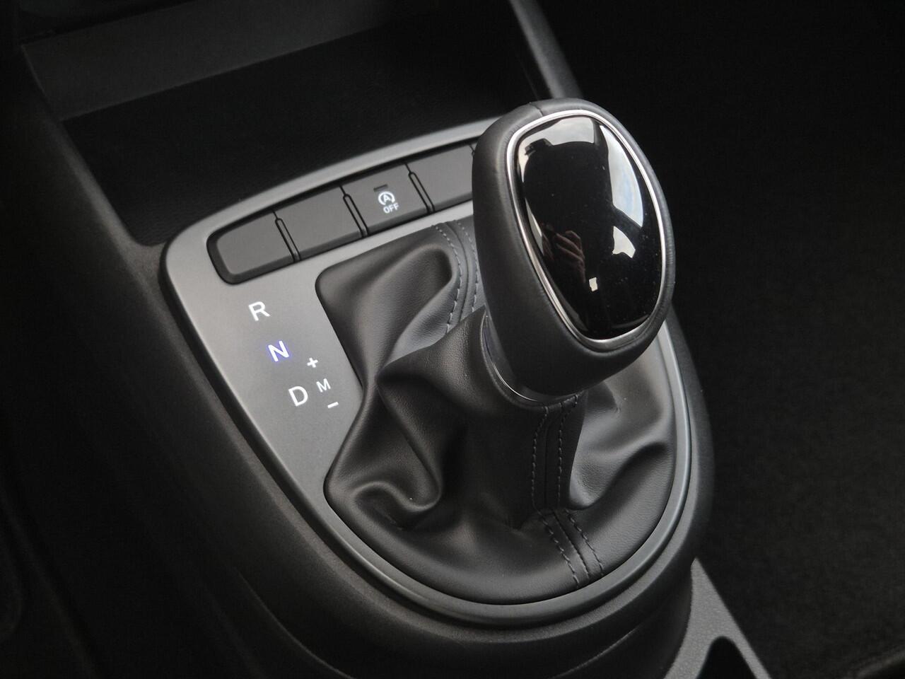 Hyundai I 10 1.0 Comfort Smart 5-zits Automaat / Fabrieksgarantie tot 04-2030 / Dealer onderhouden / Apple Carplay Android Auto / Achteruitrijcamera / Airco / Cruise control / Parkeersensoren achter / Navigatie /