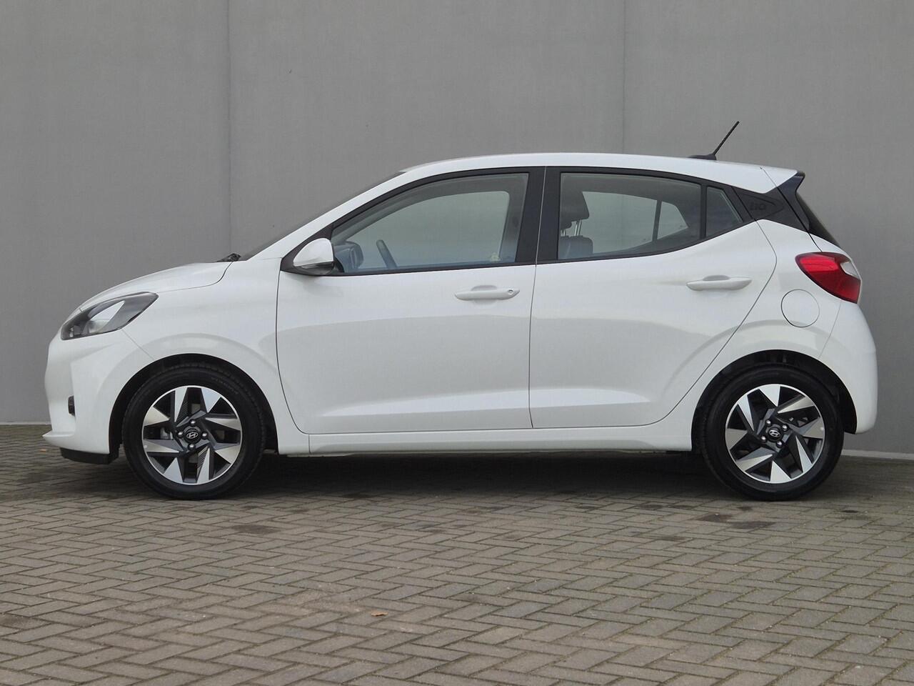 Hyundai I 10 1.0 Comfort Smart 5-zits Automaat / Fabrieksgarantie tot 04-2030 / Dealer onderhouden / Apple Carplay Android Auto / Achteruitrijcamera / Airco / Cruise control / Parkeersensoren achter / Navigatie /