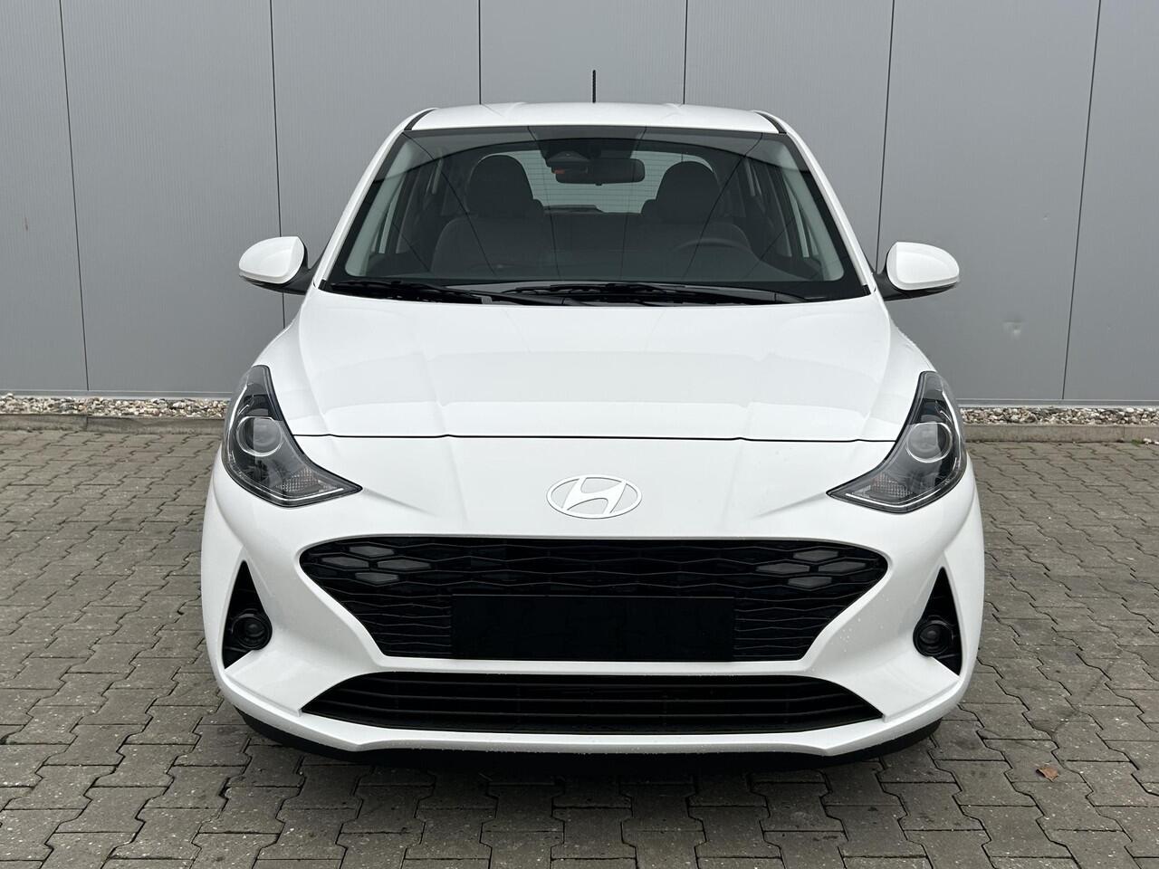 Hyundai I 10 1.0 Premium / 1500 Voordeel / Snel Uit Voorraad Leverbaar / Navigatie / Cruise Control /