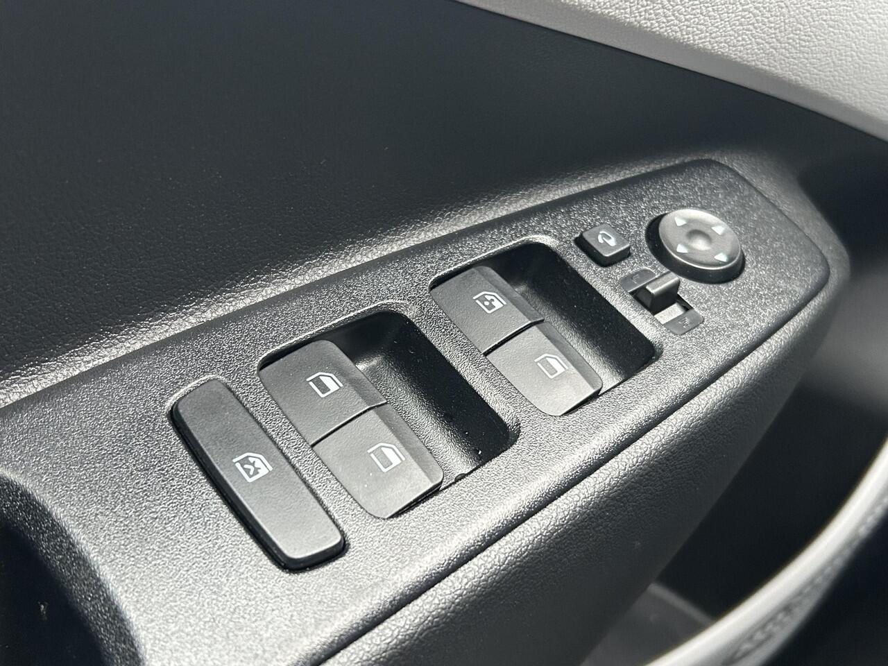 Hyundai I 10 1.0 Premium / 1500 Voordeel / Snel Uit Voorraad Leverbaar / Navigatie / Cruise Control /