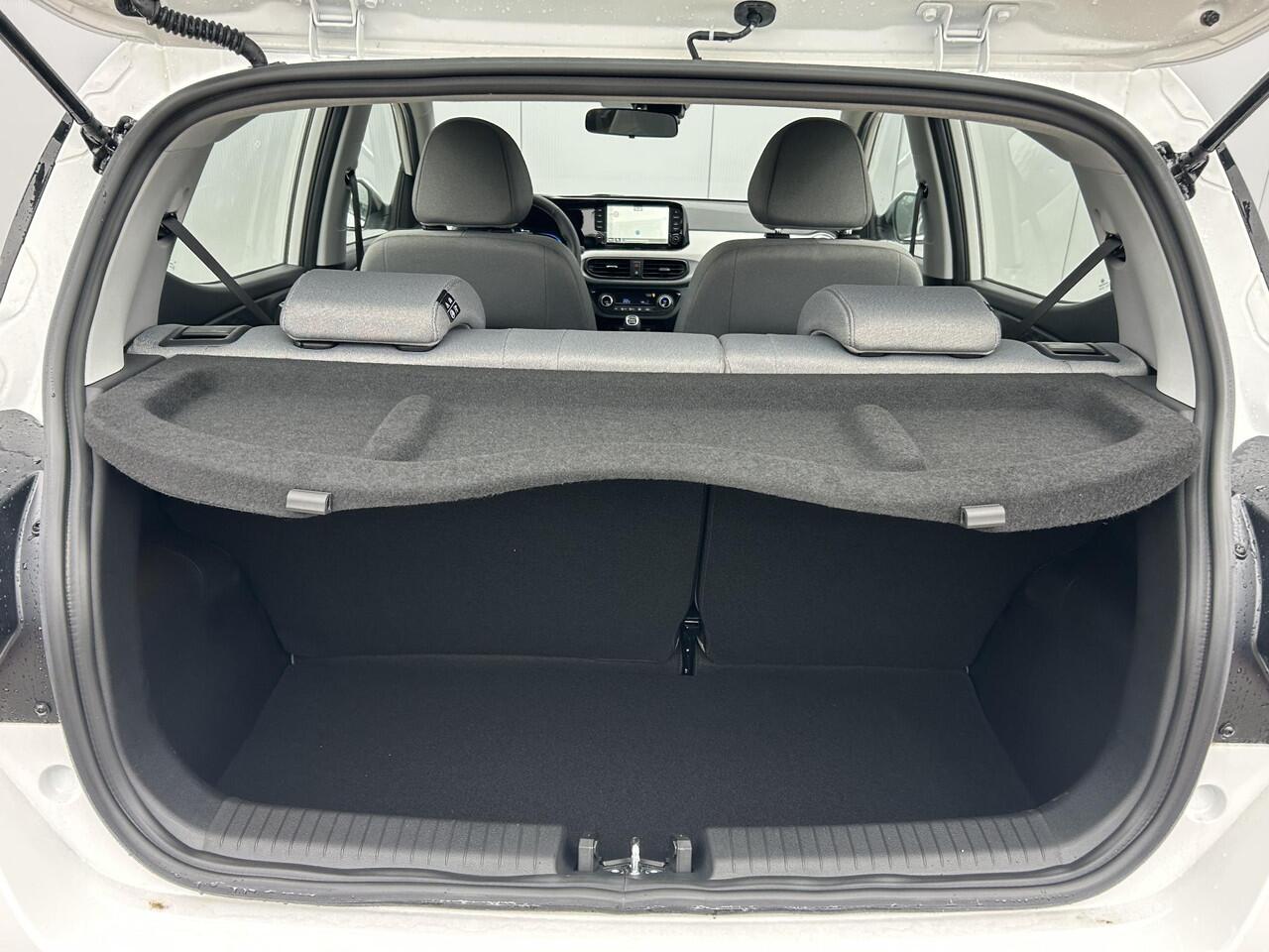 Hyundai I 10 1.0 Premium / 1500 Voordeel / Snel Uit Voorraad Leverbaar / Navigatie / Cruise Control /