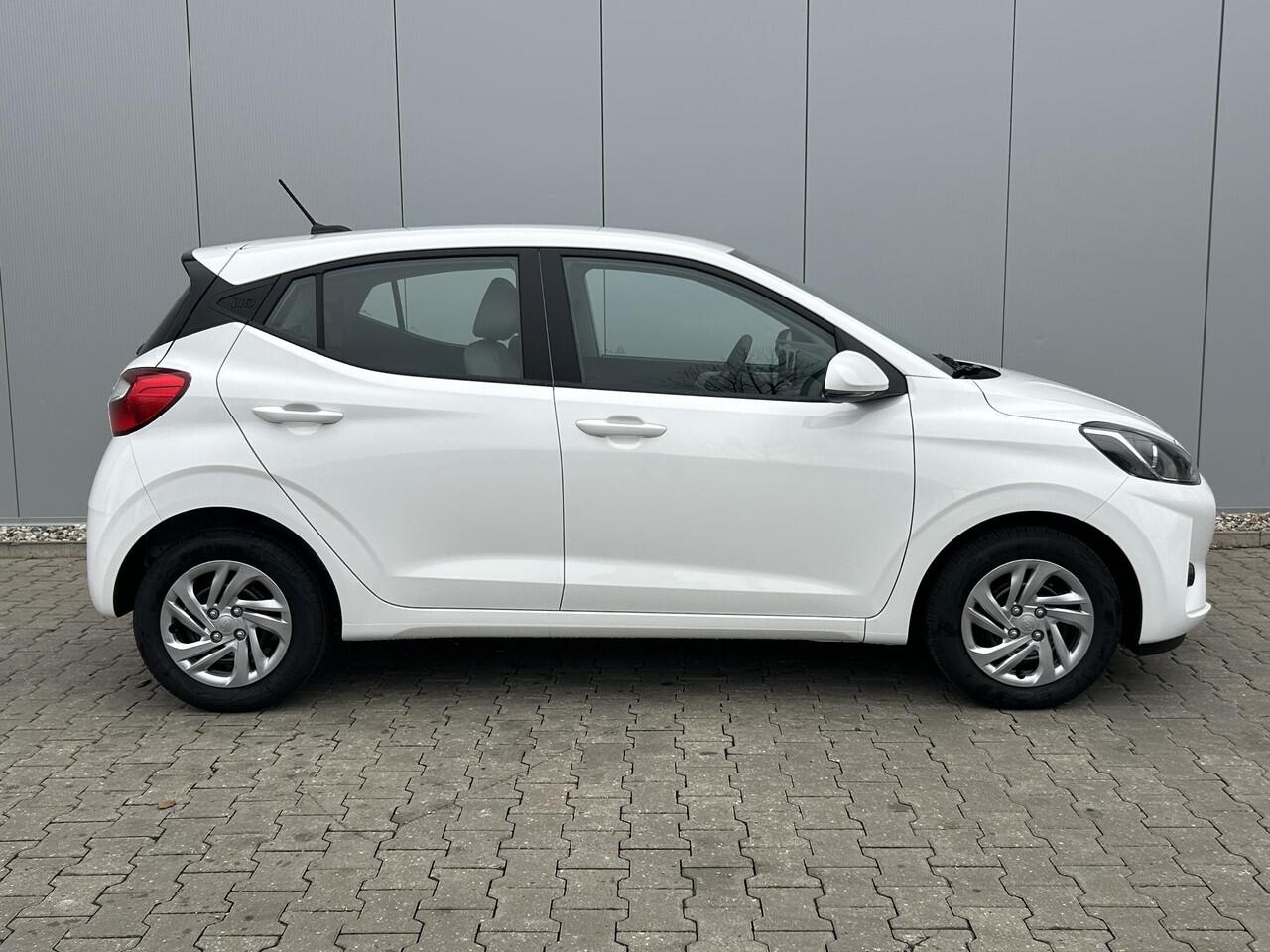 Hyundai I 10 1.0 Premium / 1500 Voordeel / Snel Uit Voorraad Leverbaar / Navigatie / Cruise Control /