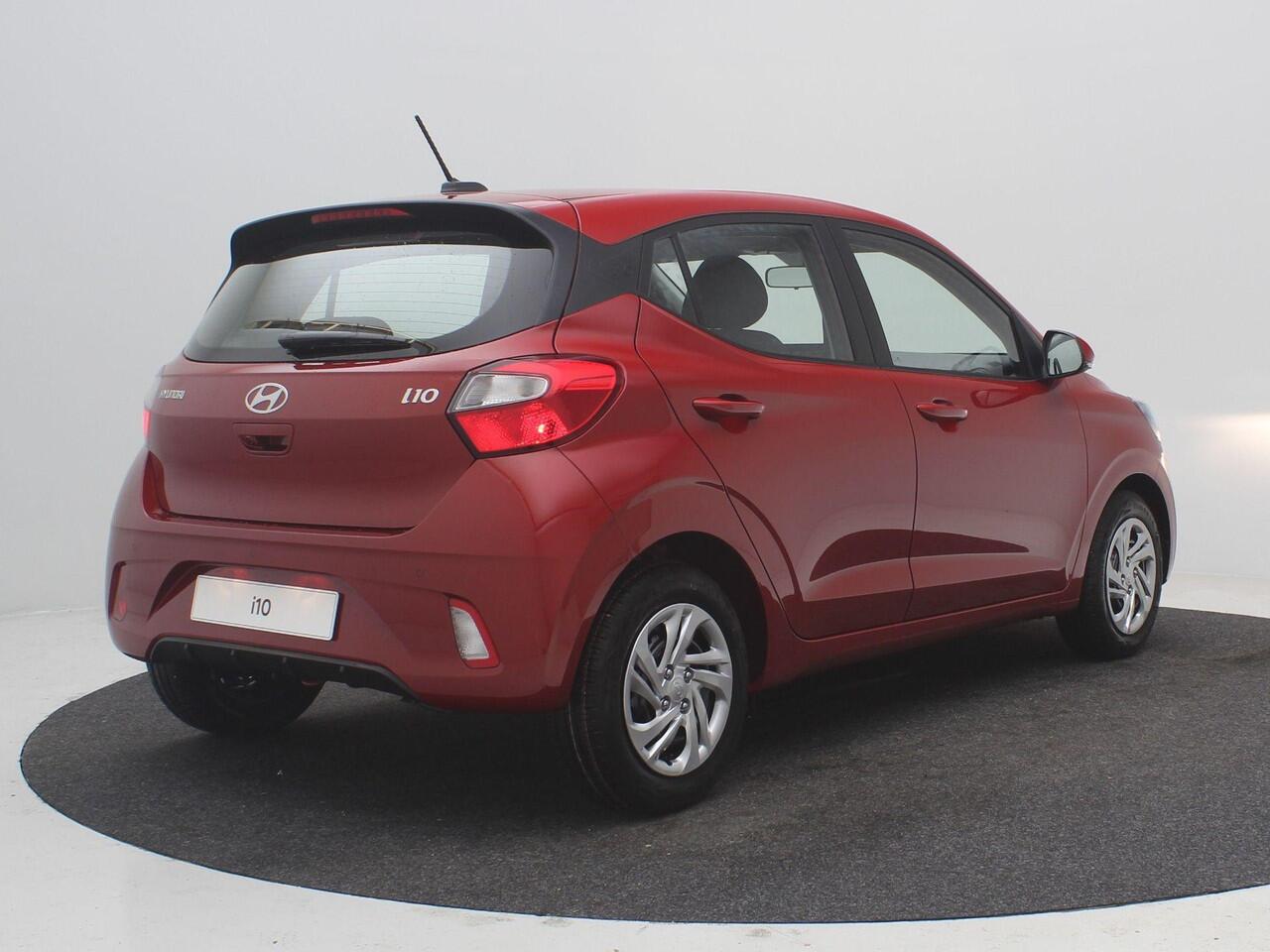 Hyundai I 10 1.0 AUTOMAAT Comfort Limited / ¤ 1.800,- Voordeel op de nieuwprijs / Prijs is rijklaar / Direct Leverbaar / Navigatie / Camera / Apple Carplay & Android Auto / Bluetooth / Airco /