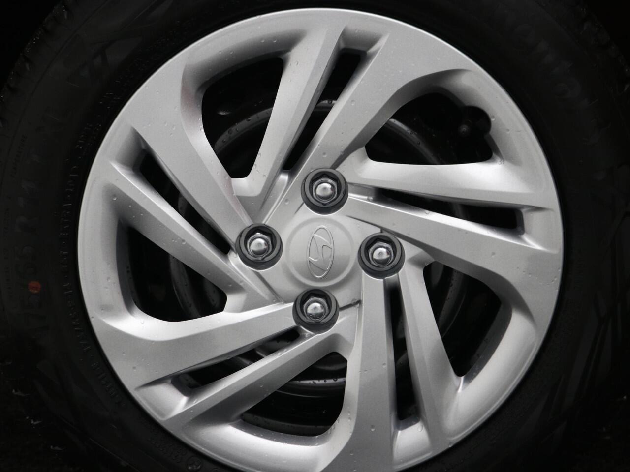 Hyundai I 10 1.0 AUTOMAAT Comfort Limited / ¤ 1.800,- Voordeel op de nieuwprijs / Prijs is rijklaar / Direct Leverbaar / Navigatie / Camera / Apple Carplay & Android Auto / Bluetooth / Airco /