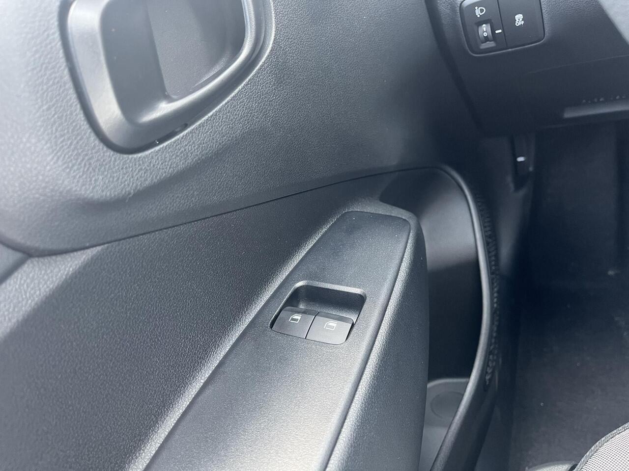 Hyundai I 10 1.0 Comfort / ¤ 1250,- Voordeel Op Nieuwprijs / Rijklaarprijs / Direct Leverbaar / Navigatie / Cruise Control / 5 Jaar Febrieksgarantie /