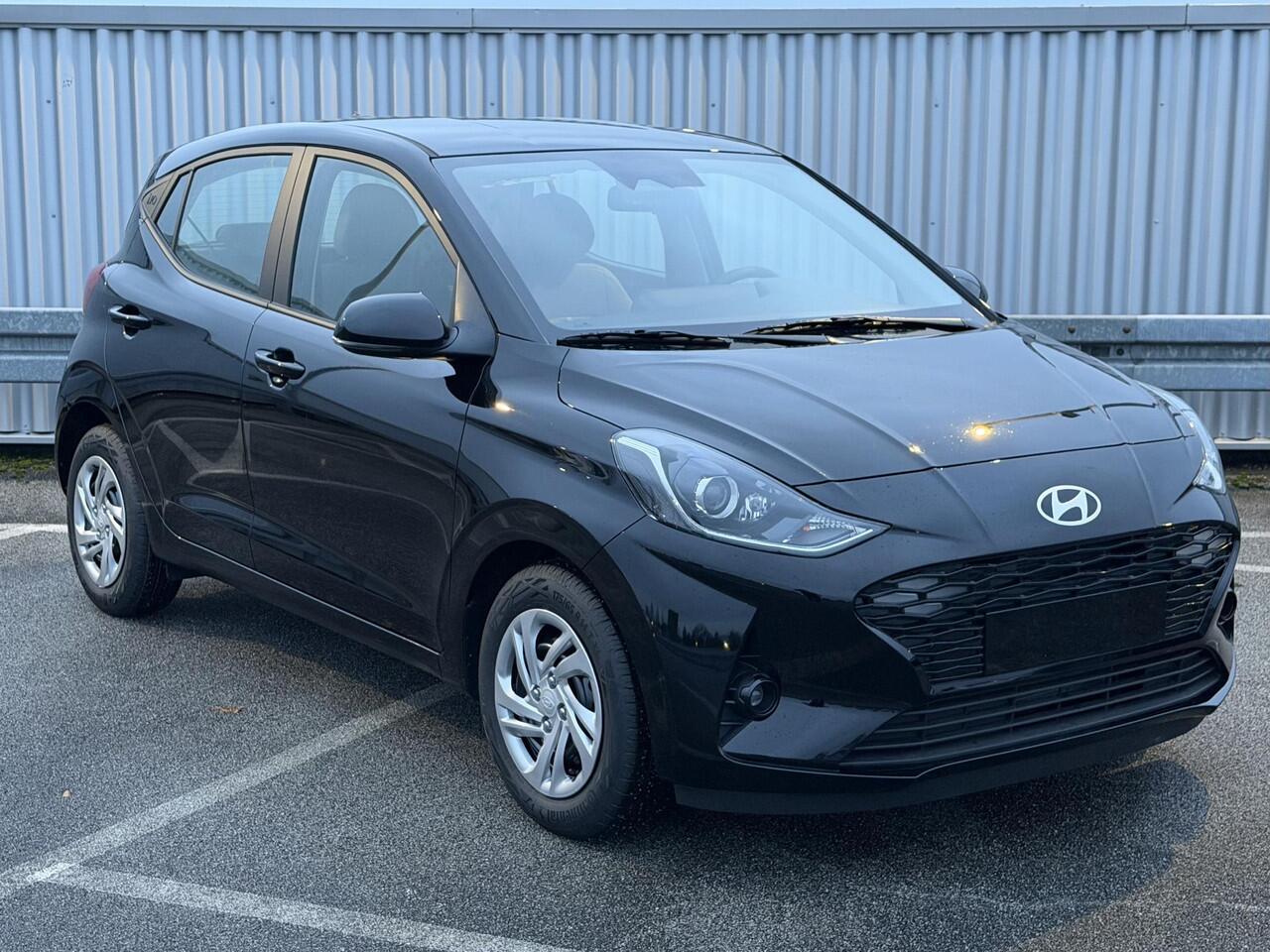 Hyundai I 10 1.0 Premium / ¤ 1.500,- Voordeel Op Nieuwprijs / Rijklaarprijs / Direct Leverbaar / Navigatie / Airco Climate Control / Cruise Control / 5 Jaar Fabrieksgarantie /