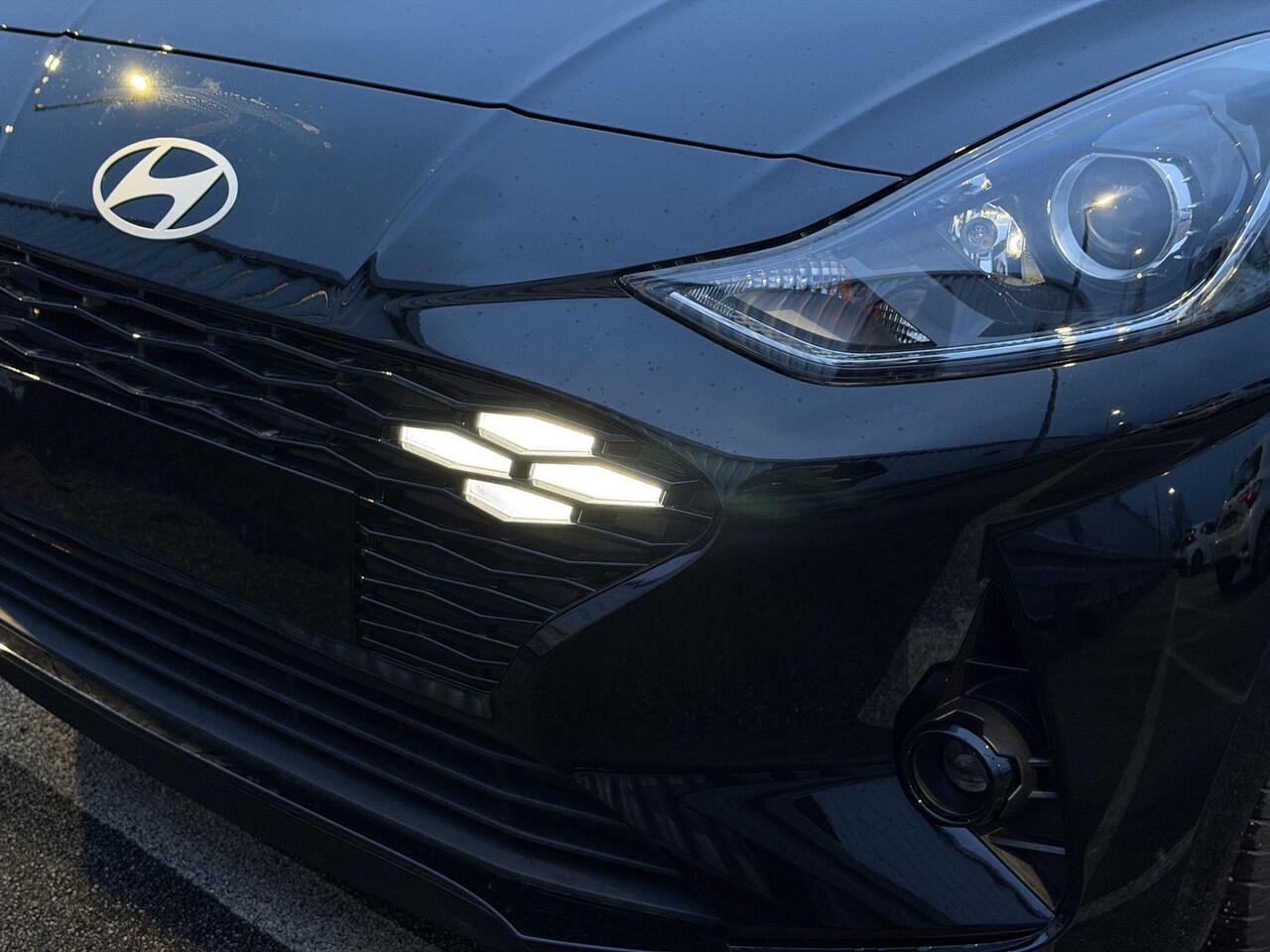 Hyundai I 10 1.0 Premium / ¤ 1.500,- Voordeel Op Nieuwprijs / Rijklaarprijs / Direct Leverbaar / Navigatie / Airco Climate Control / Cruise Control / 5 Jaar Fabrieksgarantie /