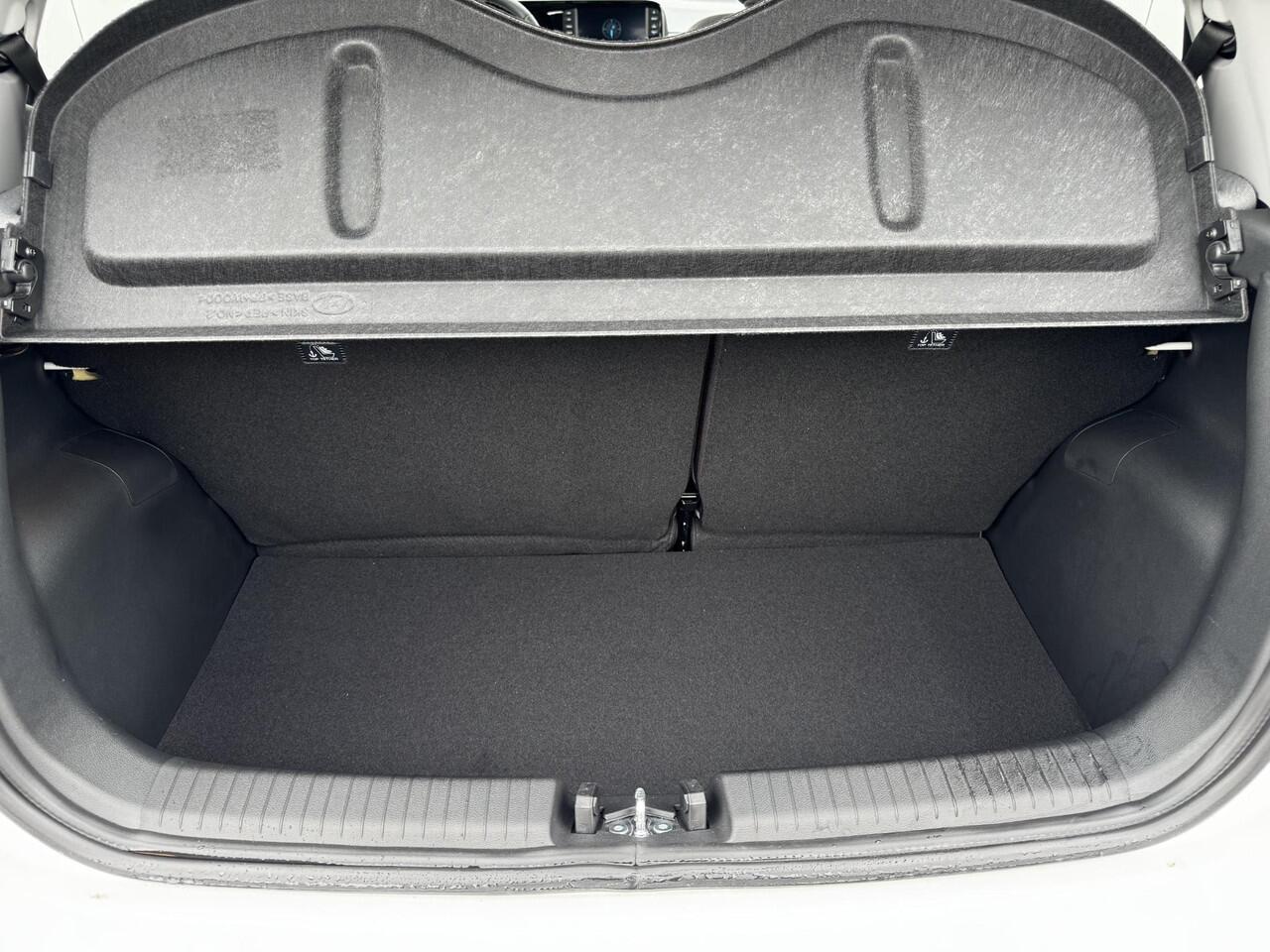 Hyundai I 10 1.0 Premium / uit voorraad leverbaar / Rijklaar incl ¤ 1500 korting voor ¤ 22.619 / Climate Control / Navigatie / Cruise Control / Achteruitrijcamera en parkeersensoren /