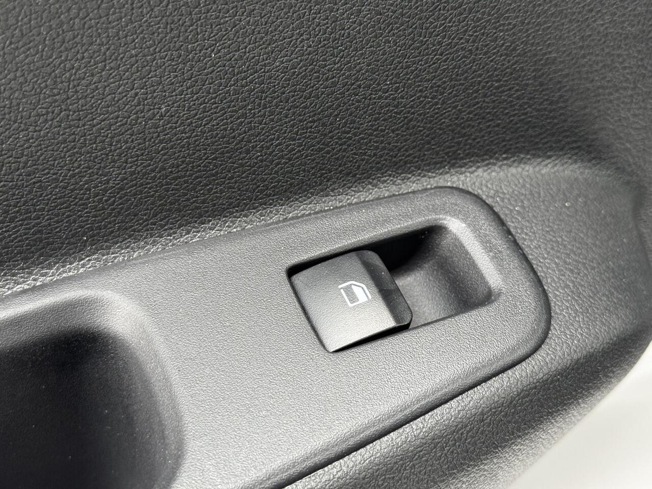 Hyundai I 10 1.0 Premium / uit voorraad leverbaar / Rijklaar incl ¤ 1500 korting voor ¤ 22.619 / Climate Control / Navigatie / Cruise Control / Achteruitrijcamera en parkeersensoren /