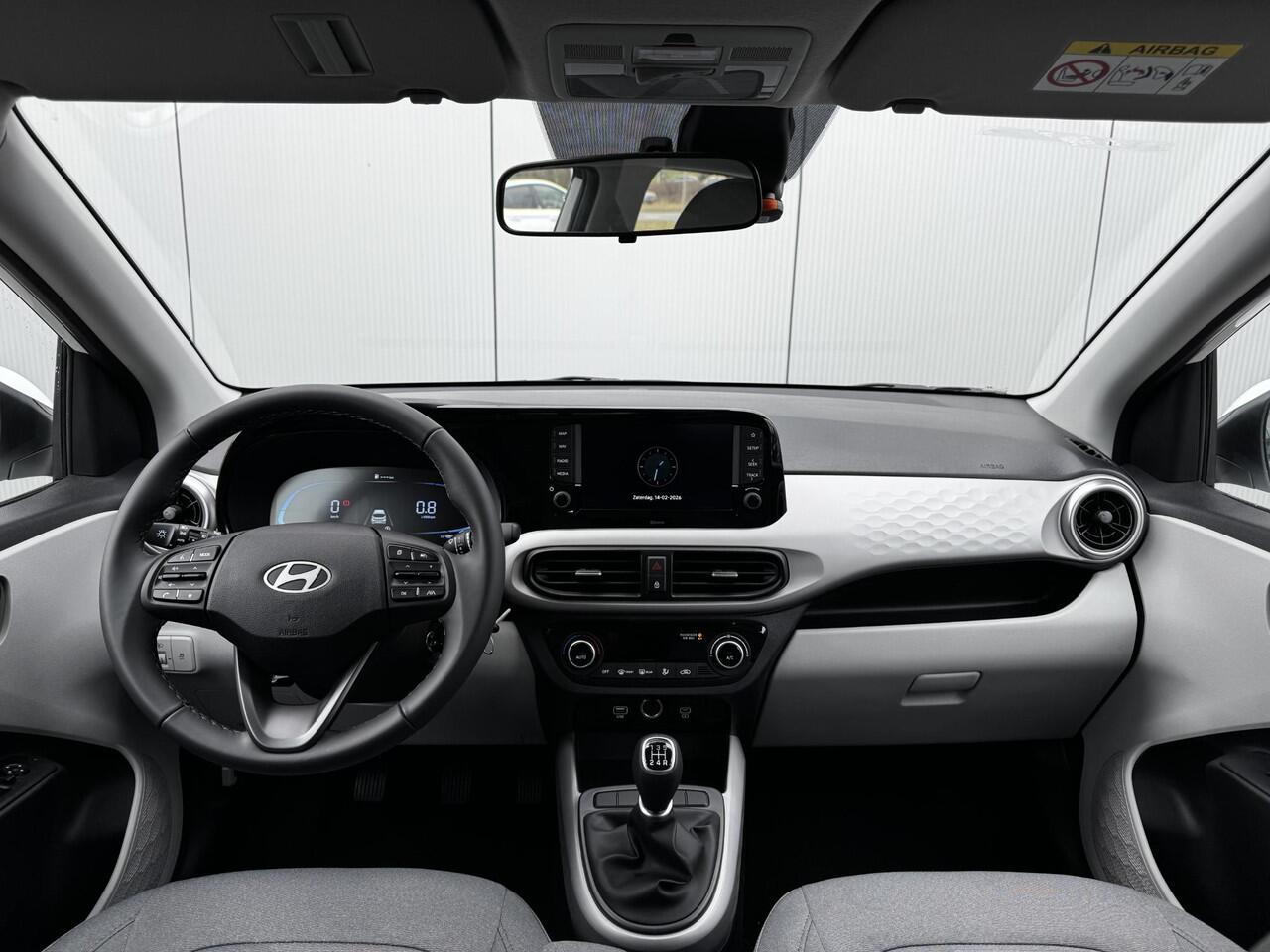 Hyundai I 10 1.0 Premium / uit voorraad leverbaar / Rijklaar incl ¤ 1500 korting voor ¤ 22.619 / Climate Control / Navigatie / Cruise Control / Achteruitrijcamera en parkeersensoren /