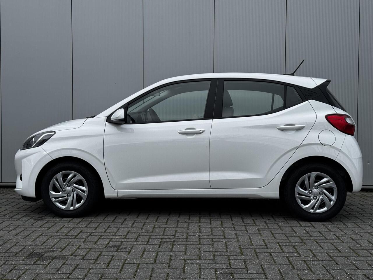 Hyundai I 10 1.0 Premium / uit voorraad leverbaar / Rijklaar incl ¤ 1500 korting voor ¤ 22.619 / Climate Control / Navigatie / Cruise Control / Achteruitrijcamera en parkeersensoren /