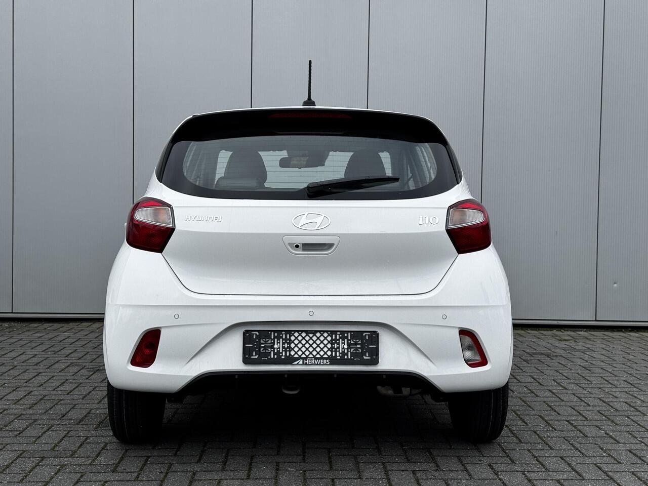 Hyundai I 10 1.0 Premium / uit voorraad leverbaar / Rijklaar incl ¤ 1500 korting voor ¤ 22.619 / Climate Control / Navigatie / Cruise Control / Achteruitrijcamera en parkeersensoren /