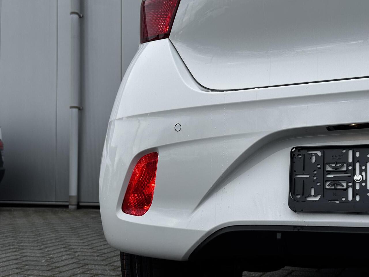 Hyundai I 10 1.0 Premium / uit voorraad leverbaar / Rijklaar incl ¤ 1500 korting voor ¤ 22.619 / Climate Control / Navigatie / Cruise Control / Achteruitrijcamera en parkeersensoren /