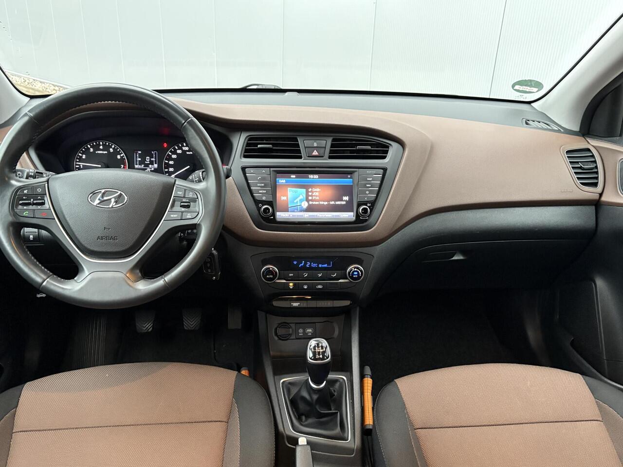 Hyundai I 20 1.0 T-GDI Comfort / Airco / Apple Carplay/Android Auto / Cruise control / Navigatiesysteem full map / Set zomerbanden op velg /