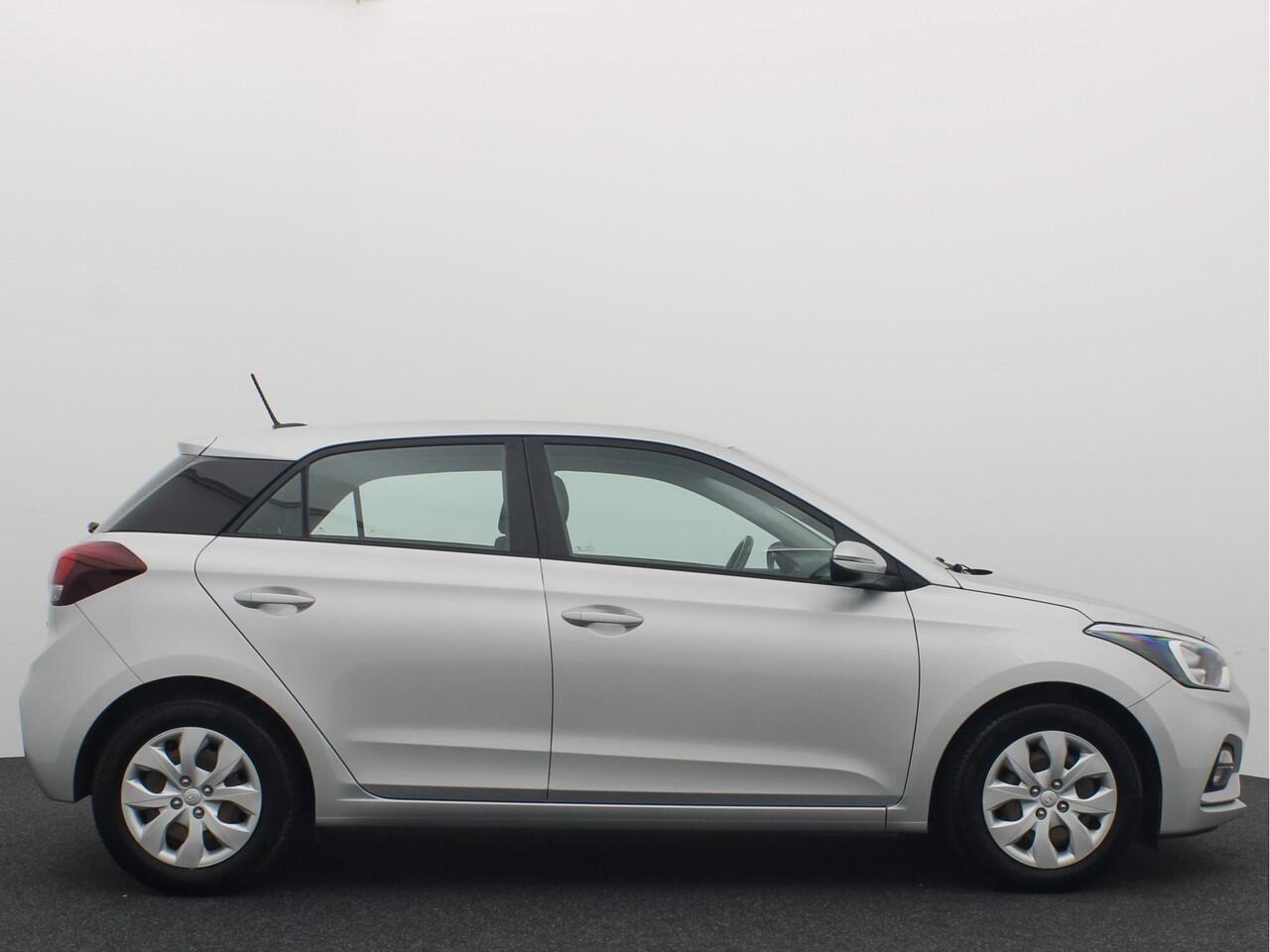 Hyundai I 20 1.0 T-GDI Comfort CARPLAY / CAMERA / DAB+ / CRUISE / PDC / NL-AUTO