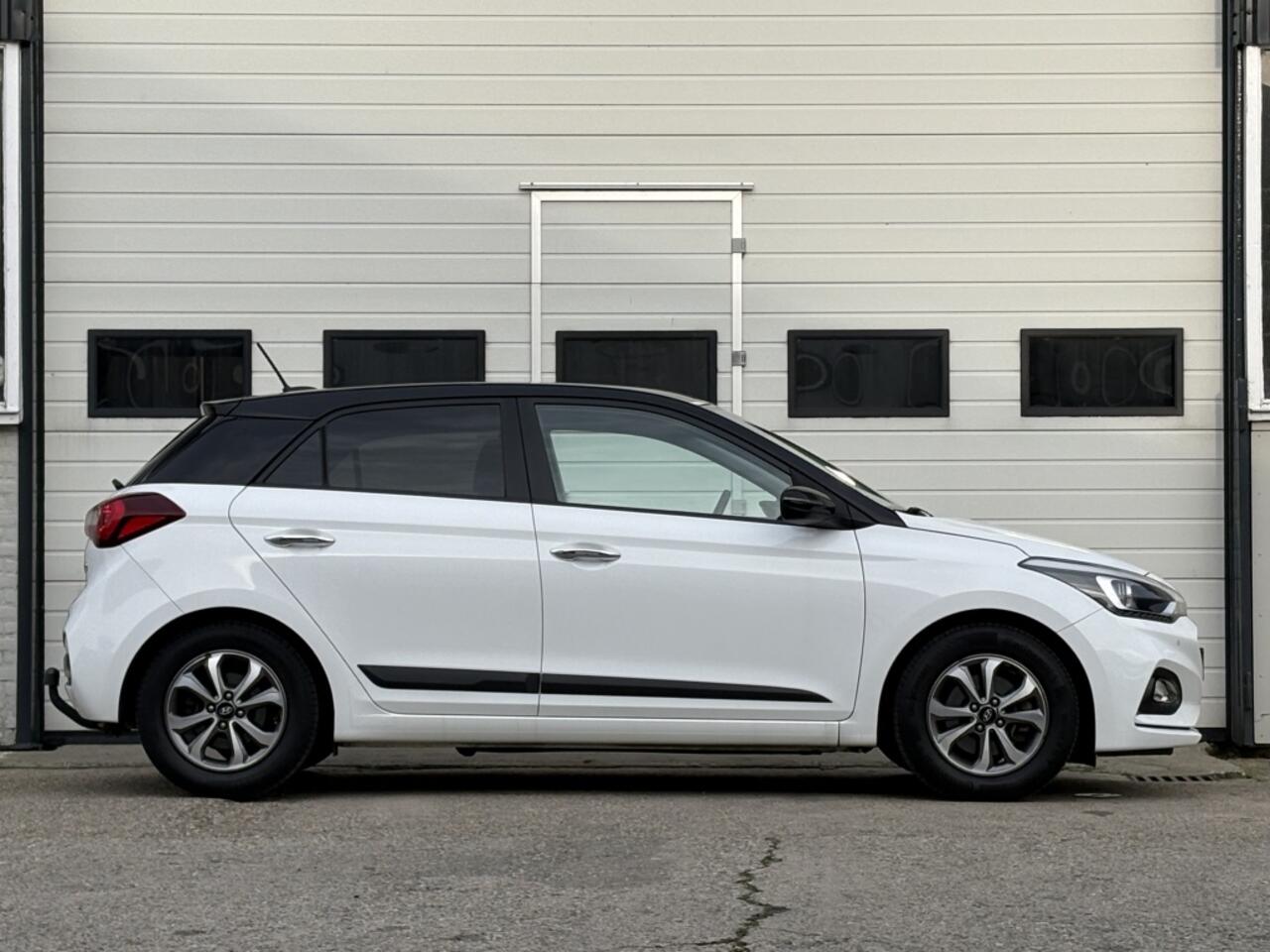 Hyundai I 20 1.0 T-GDI Premium Automaat Navi | Camera | Keyless | Trekhaak