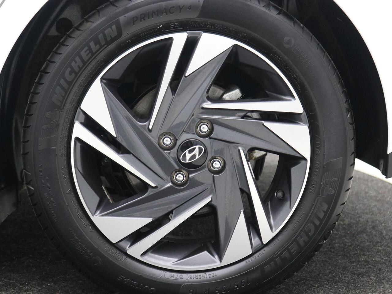 Hyundai I 20 1.0 T-GDI Comfort / Cruise Control / Achteruitrijcamera / Airconditioning / Apple Carplay / Android Auto / LMV / Parkeersensoren achter /