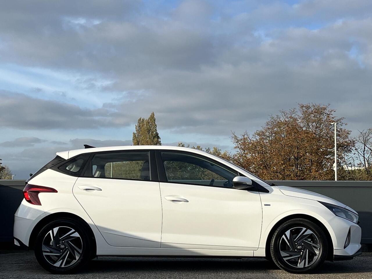 Hyundai I 20 5drs 1.0 T-GDI 100PK Comfort Smart | Geïntegreerde navigatiesysteem | Camera | Lichtmetalen velgen | Apple Carplay & Android Auto |