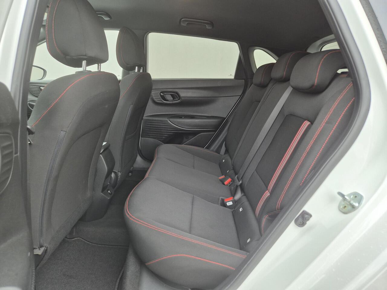 Hyundai I 20 1.0 T-GDI N-line Automaat / Navigatie via Apple Carplay of Android Auto / Stuur en Stoel verwarming / Achteruitrijcamera / Adaptief CC / Climate control / Trekgewicht 1110 kg /