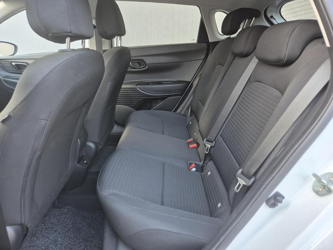 Hyundai I 20 1.0 T-GDI Comfort Smart Handgeschakeld / Fabrieksgarantie tot 09-09-2026 / Dealer onderhouden / Allseason banden / Navigatie via Apple Carplay of Android Auto / Stuur en Stoel verwarming /