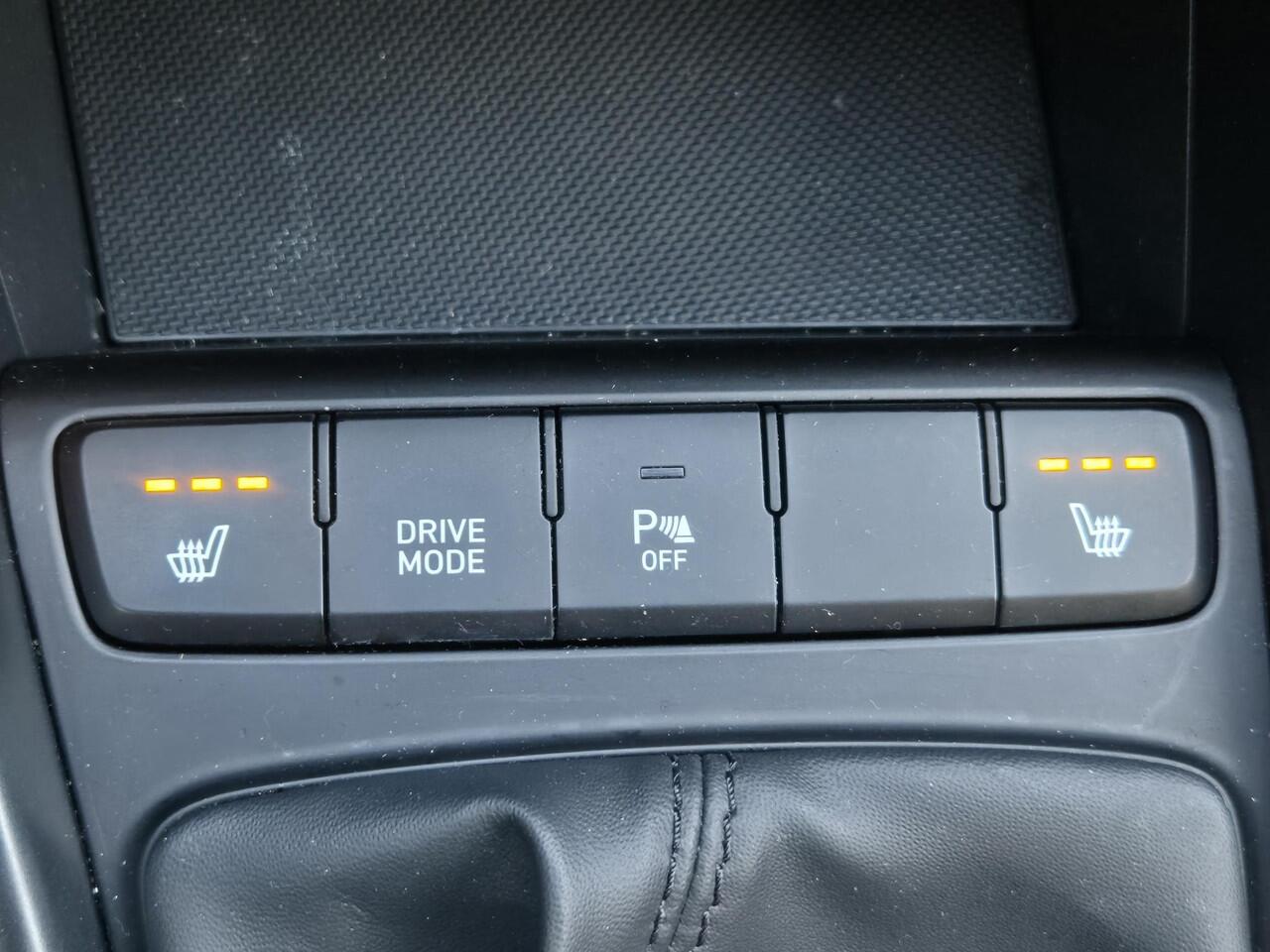 Hyundai I 20 1.0 T-GDI Comfort Smart Handgeschakeld / Fabrieksgarantie tot 09-09-2026 / Dealer onderhouden / Allseason banden / Navigatie via Apple Carplay of Android Auto / Stuur en Stoel verwarming /