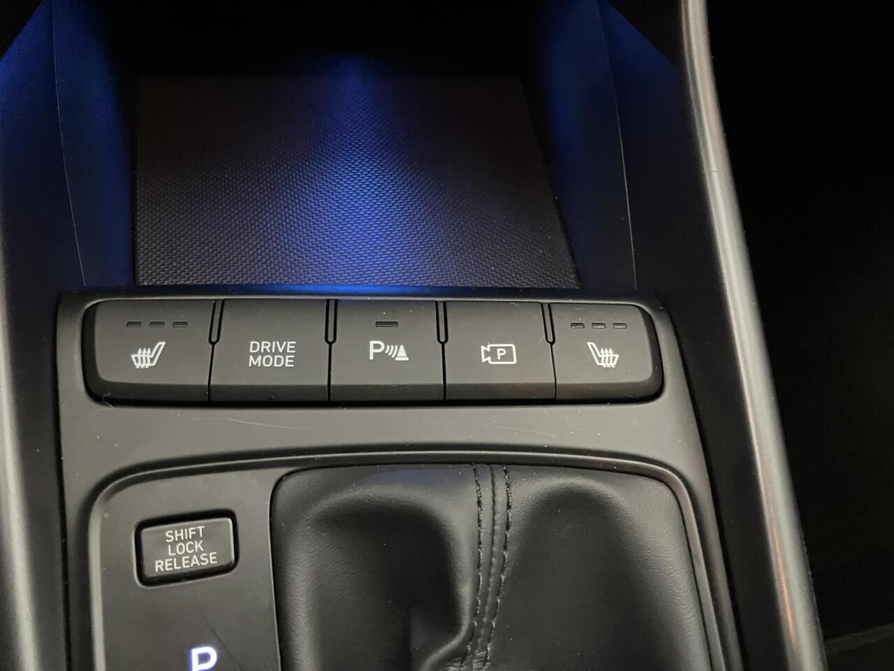 Hyundai I 20 1.0 T-GDI Premium / Navigatie / Camera / Stoel- en Stuurverwarming / Adaptive Cruise Control / BOSE Audio / Climate Control / LED Verlichting / Digitaal Dashboard /