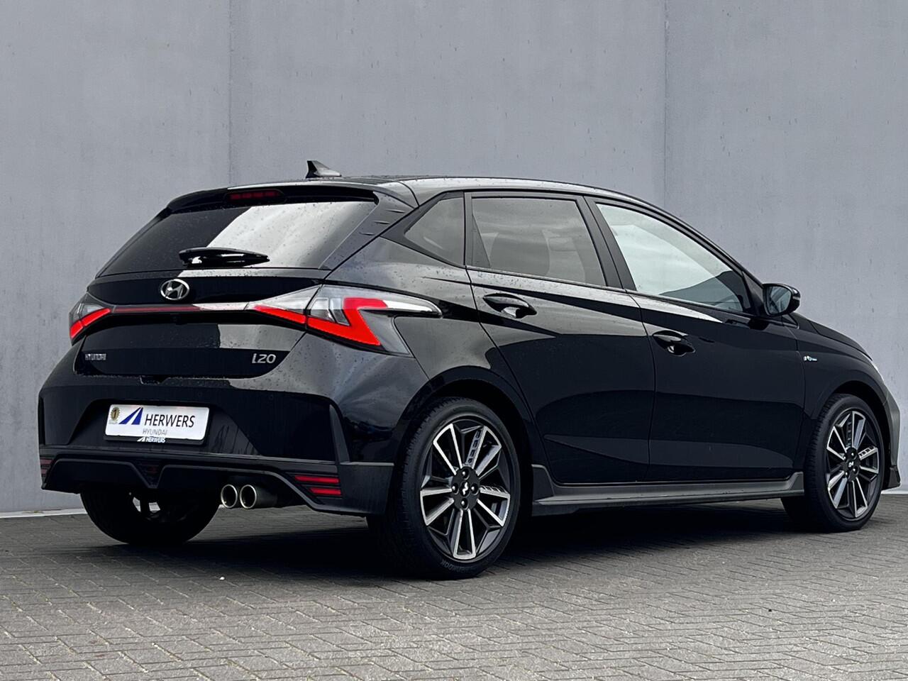 Hyundai I 20 1.0 T-GDI N Line 100 pk / Fabrieksgarantie tot 09-2027 / Navigatie / Apple Carplay Android / Stuur- en stoelverwarming / 17" LM wielen / Winterwielenset tegen meerprijs ¤ 499 /