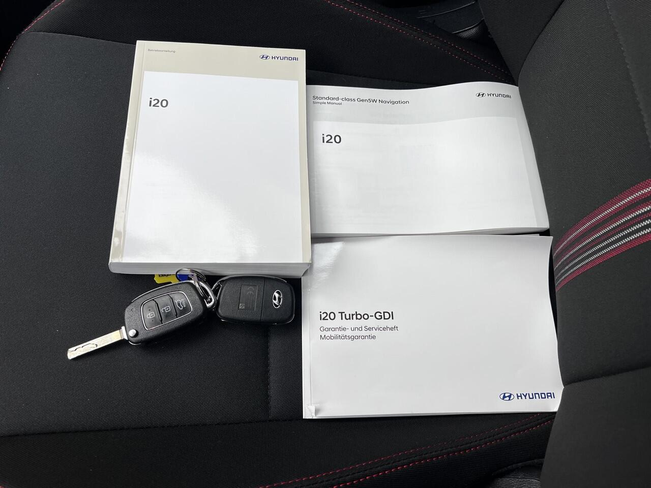 Hyundai I 20 1.0 T-GDI N Line 100 pk / Fabrieksgarantie tot 09-2027 / Navigatie / Apple Carplay Android / Stuur- en stoelverwarming / 17" LM wielen / Winterwielenset tegen meerprijs ¤ 499 /