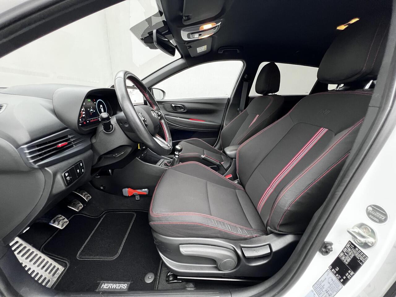 Hyundai I 20 1.0 T-GDI N Line / Fabrieksgarantie tot 04-2027* / NL Auto / Navigatie / Dode hoek detectie / BOSE Audio / Achteruitrijcamera / Apple Carplay Android / Achterspoiler / 17" LM wielen /